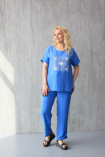 Літній жіночий костюм